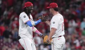Martínez lanza seis brillantes entradas y los Rojos vencen 3-1 a Cardenales