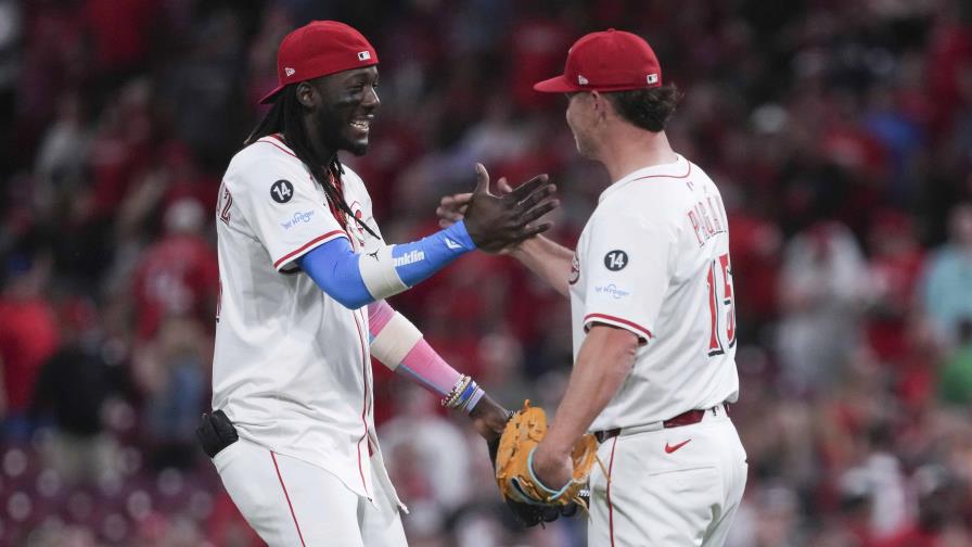Martínez lanza seis brillantes entradas y los Rojos vencen 3-1 a Cardenales Martínez lanza seis brillantes entradas y los Rojos vencen 3-1 a Cardenales