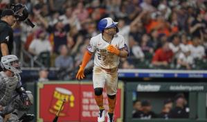 Altuve y Walker conectan jonrones de dos carreras y los Astros remontan para vencer 8-5 a Tigres