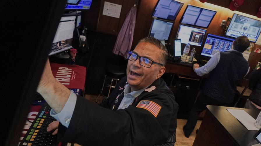 Wall Street cierra en verde entre una salva de datos económicos de EE. UU. Wall Street cierra en verde entre una salva de datos económicos de EE. UU.