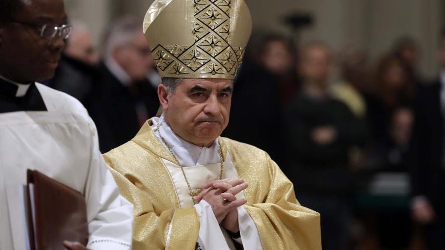 El desacreditado cardenal Becciu se retira del cónclave para elegir al papa El desacreditado cardenal Becciu se retira del cónclave para elegir al papa
