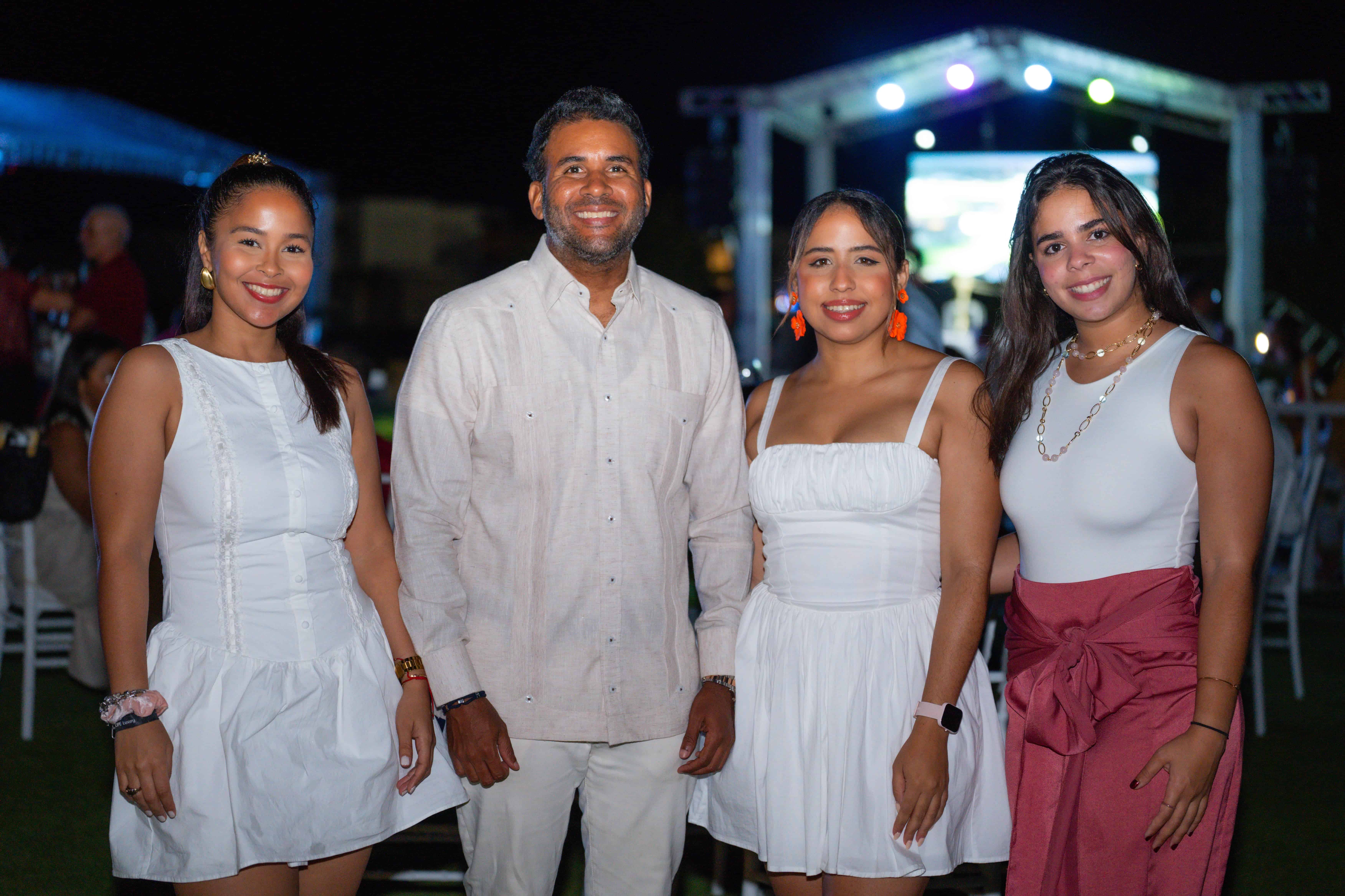 Lisa Núñez, Oscar de Castro, Marcelle Cordero y Karla Rivas.