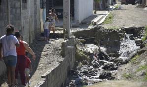 Residentes en Santa Lucía, Santiago Oeste, temen que las lluvias provoquen desborde de cañada
