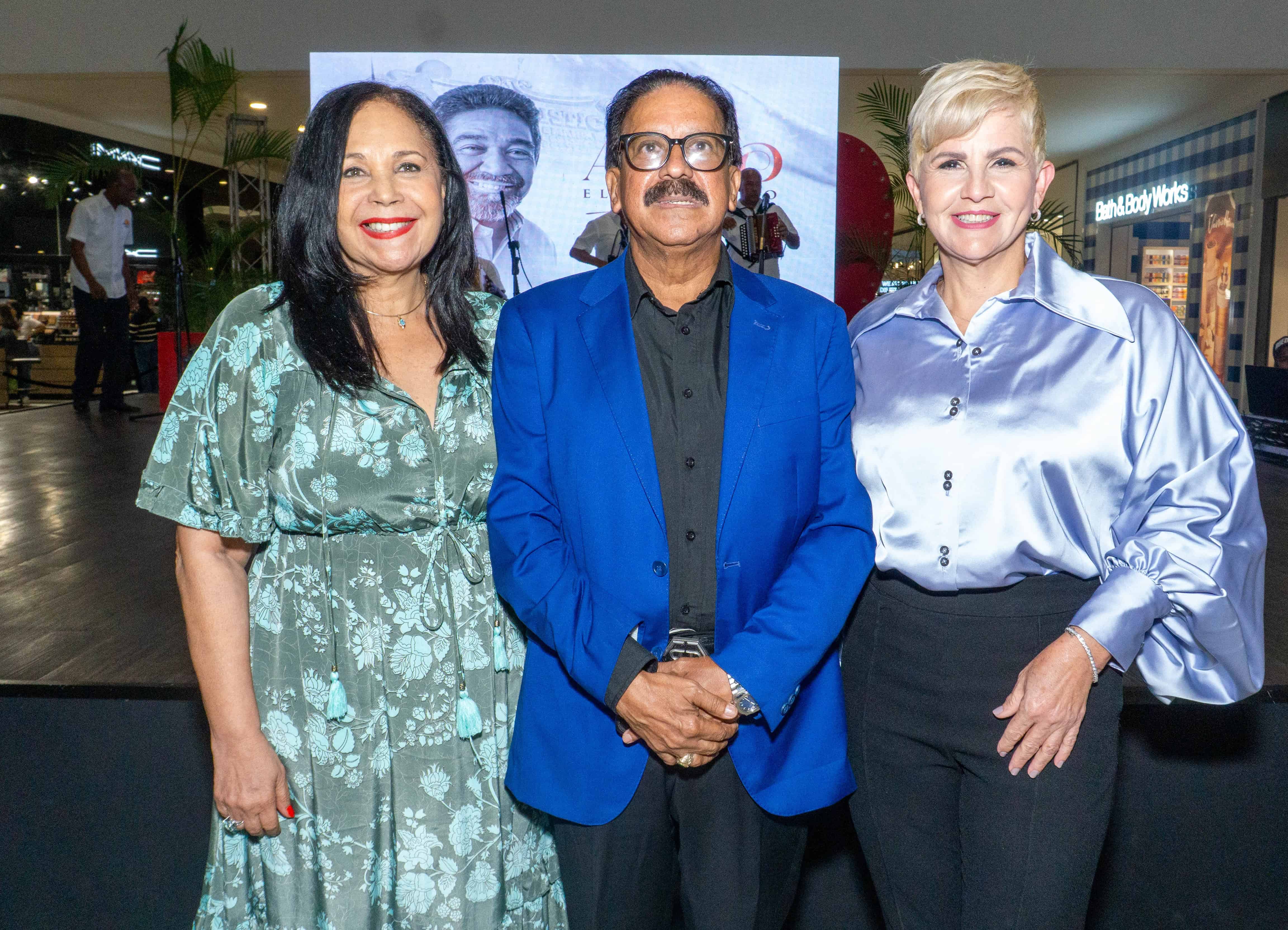 Adalgisa Pantaleón, el general retirado Luis Darío de la Cruz Consuegra y Gianni Paulino.