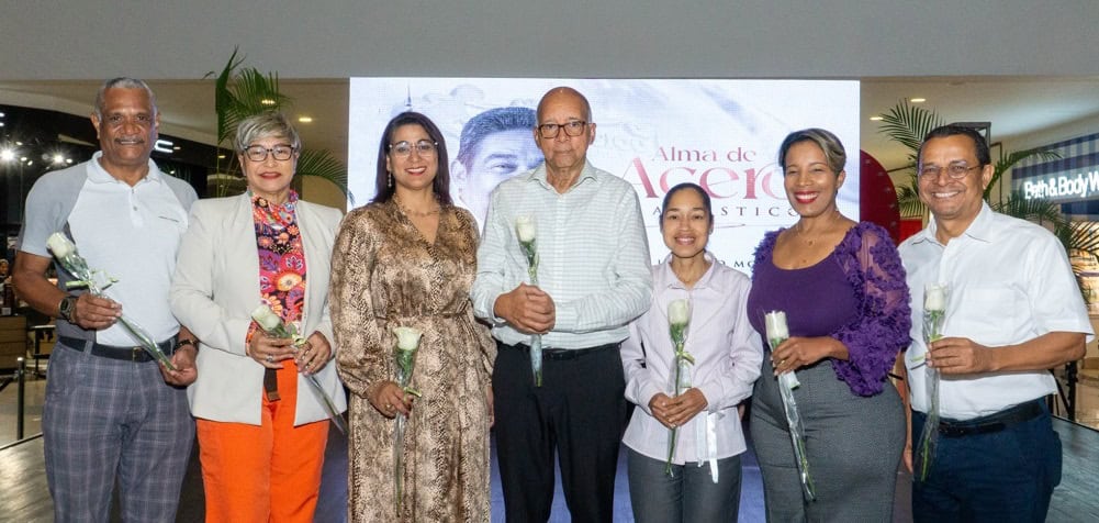 Emilio Beltré, Hilda Peguero, Yenny Polanco Lovera, María Mercedes, Milka Hernández y Augusto Valdivia.