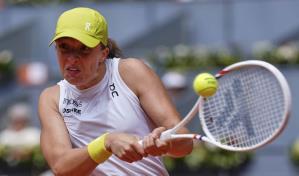 Swiatek viene desde atrás y vence a Keys para alcanzar las semifinales del Abierto de Madrid