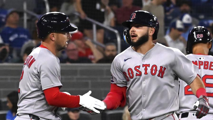 Abreu conecta jonrón de 3 carreras y Medias Rojas vencen a Azulejos Abreu conecta jonrón de 3 carreras y Medias Rojas vencen a Azulejos