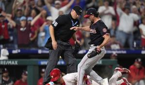 Stott anota tras lanzamiento descontrolado y Filis vencen a Nacionales en la novena