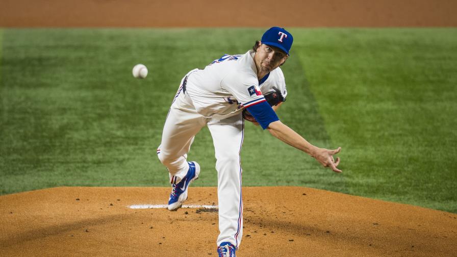 deGrom logra primera victoria en dos años y Rangers vencen a Atléticos deGrom logra primera victoria en dos años y Rangers vencen a Atléticos