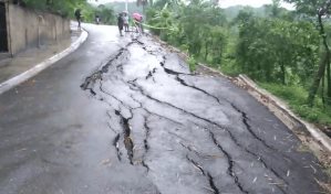 Crecida de río afecta un puente y daña varios tramos de carretera en Puerto Plata