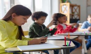 Finlandia prohíbe el uso de teléfonos móviles en colegios e institutos