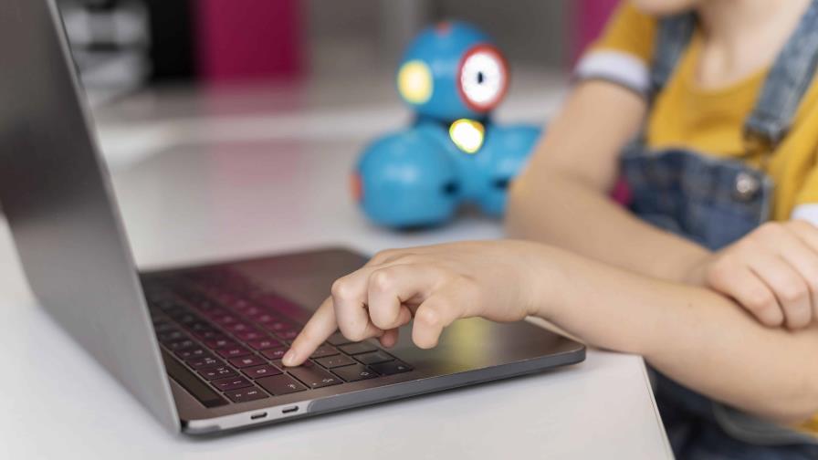Compañeros virtuales con inteligencia artificial presentan riesgos para los jóvenes, advierte ONG Compañeros virtuales con inteligencia artificial presentan riesgos para los jóvenes, advierte ONG