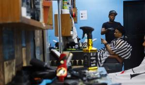 Barberos, máquinas de trabajo 24/7