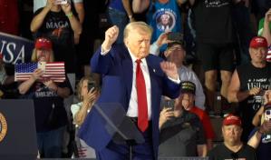 No hemos hecho más que empezar, dice Trump al festejar sus primeros 100 días