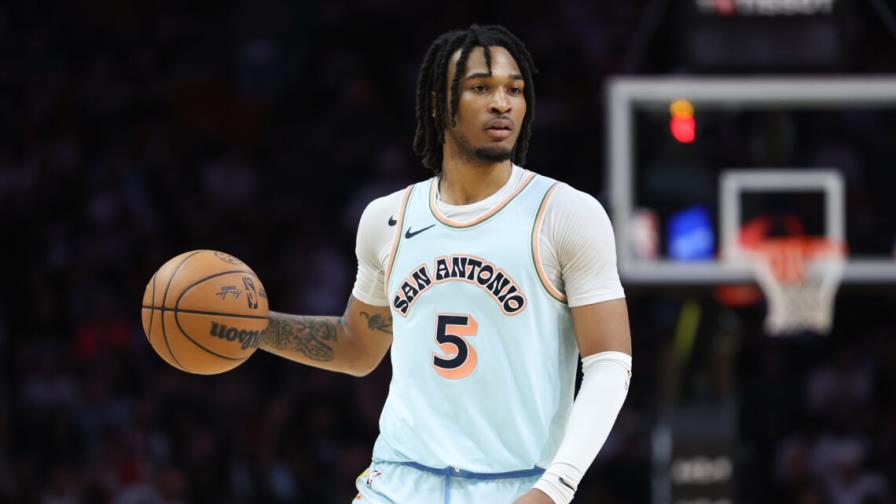 Castle es nombrado Novato del Año y Spurs ganan el premio en años consecutivos Castle es nombrado Novato del Año y Spurs ganan el premio en años consecutivos