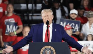 Trump defiende su política migratoria y niega que esté dañando la imagen del país