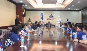 Ministerio de Educación Superior otorgará becas al equipo Apolo 27 tras ganar premios de la NASA Ministerio de Educación Superior otorgará becas al equipo Apolo 27 tras ganar premios de la NASA