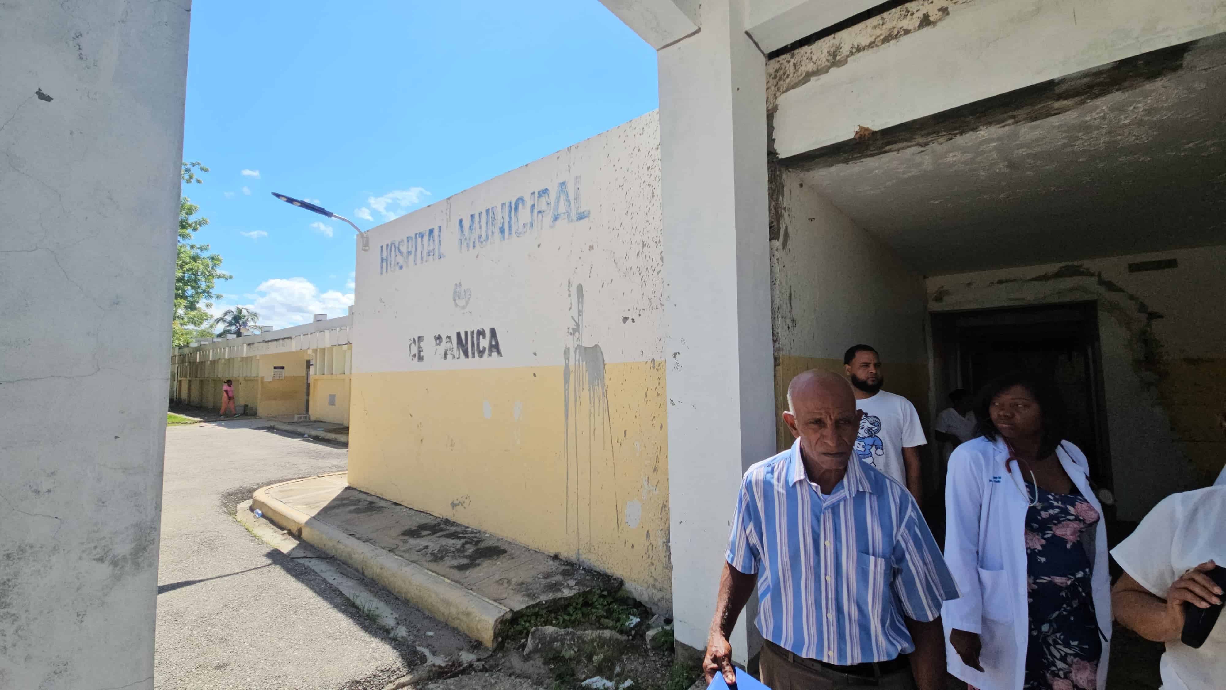 Médicos y comunitarios exigen la remodelación de hospital en Bánica - Diario Libre