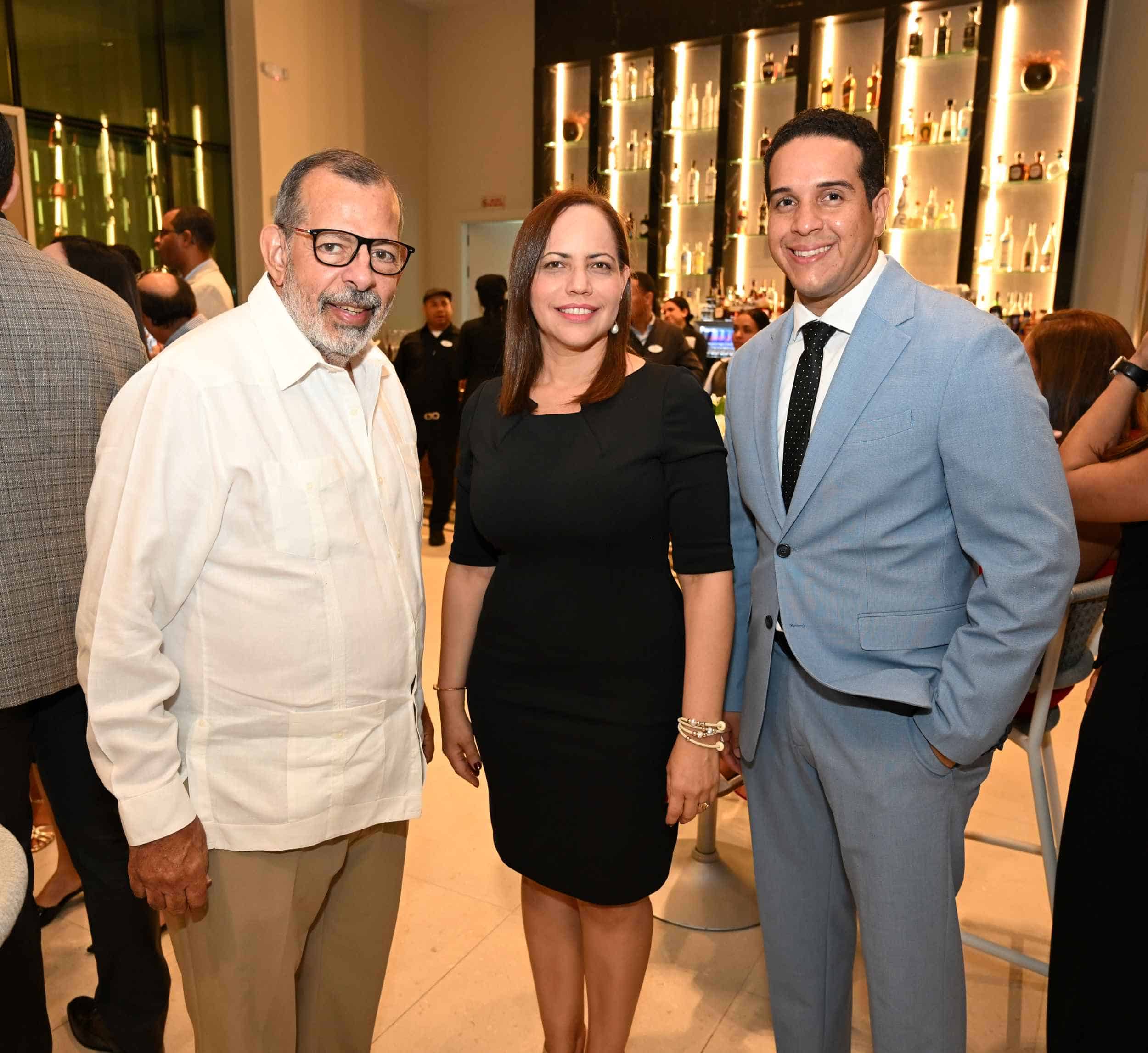 Alfonso Petit, Rosa Abreu y Adenauer Vázquez.