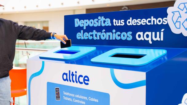 Altice amplía su red de recolección de desechos electrónicos en Ágora Mall