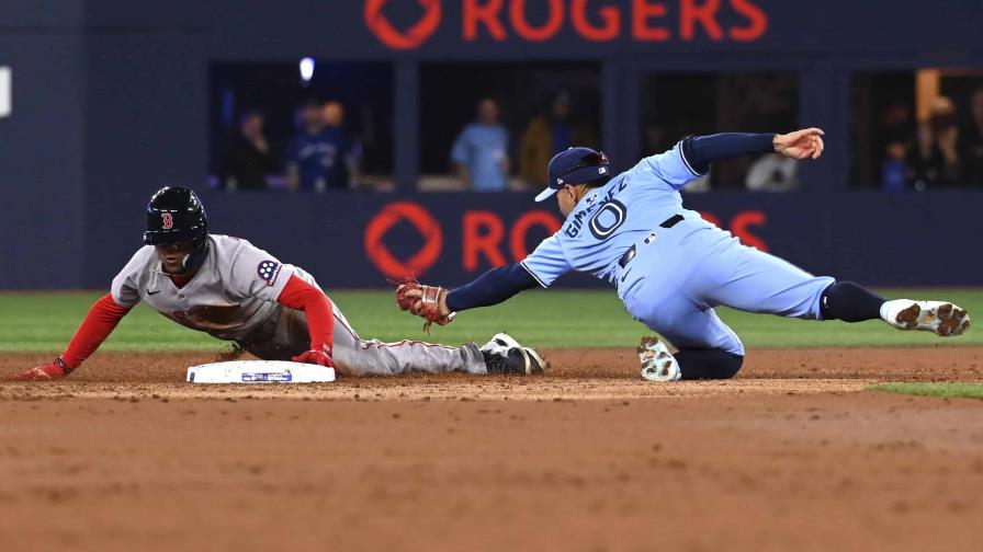 Kirk conecta sencillo decisivo en la 10ma, Azulejos remontan ante Medias Rojas en regreso de Giolito Kirk conecta sencillo decisivo en la 10ma, Azulejos remontan ante Medias Rojas en regreso de Giolito