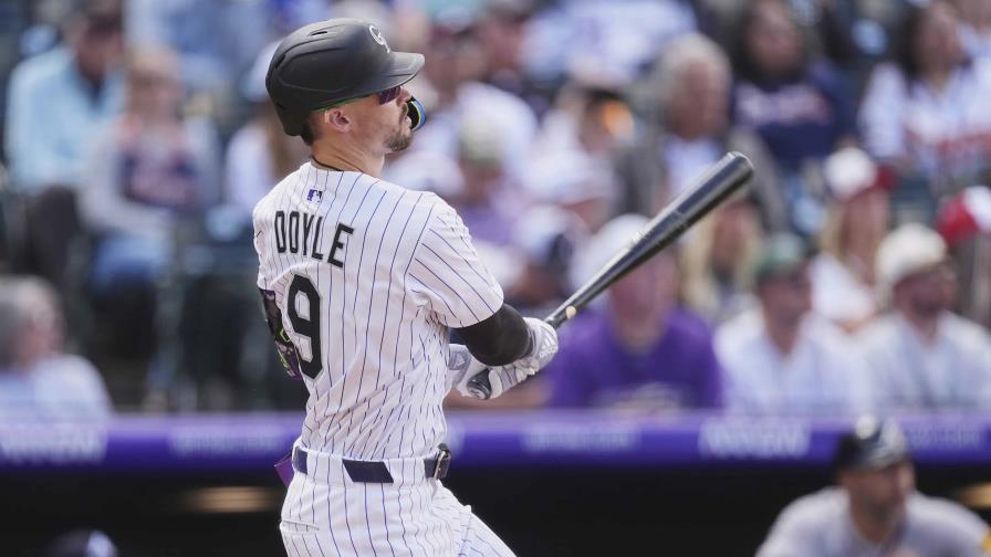 Rockies rompen racha de ocho derrotas, vencen 2-1 a Bravos con jonrón de Doyle y mejoran a 5-25 Rockies rompen racha de ocho derrotas, vencen 2-1 a Bravos con jonrón de Doyle y mejoran a 5-25