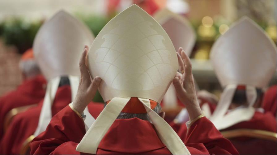 Cardenal en el cónclave pensó que el minibar era gratuito y armó una tertulia en la habitación Cardenal en el cónclave pensó que el minibar era gratuito y armó una tertulia en la habitación