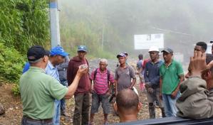 Edesur y cooperativas de Larimar en Barahona firman acuerdo para regularizar servicio eléctrico