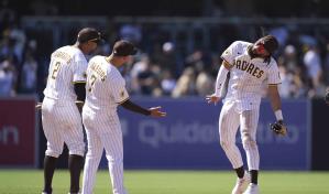 Díaz y Tatis conducen a Padres a victoria 5-3 sobre Gigantes, barridos en 2 juegos