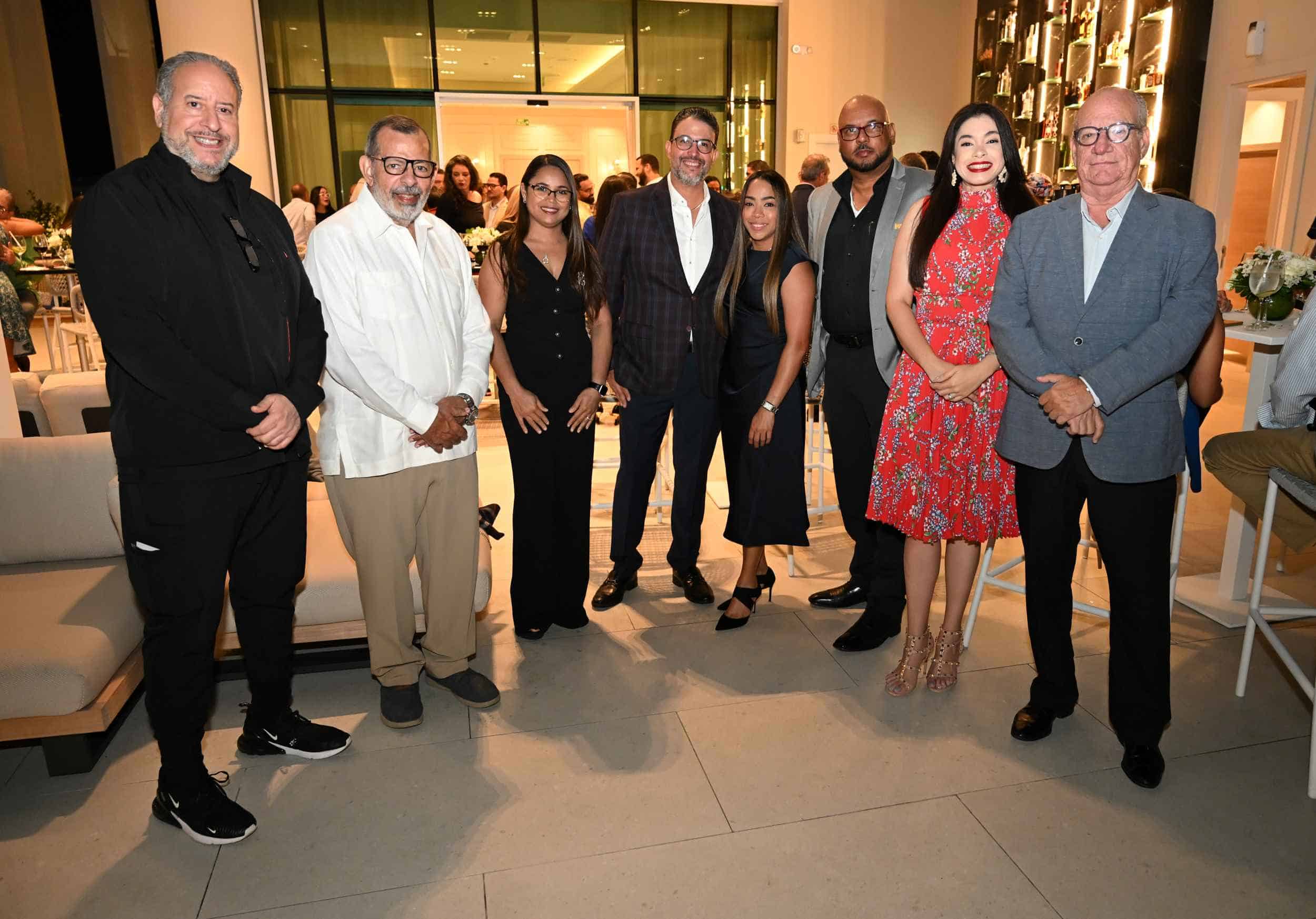 Gabriel de Peña, Alfonso Petit, Delfina Guzmán, Héctor Herrera, Rosmery Félix, Rafael Droper, Caorely Suárez y Antonio Infante.