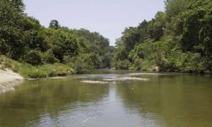 Denuncian daño ambiental en Montecristi por extracción ilegal de arena