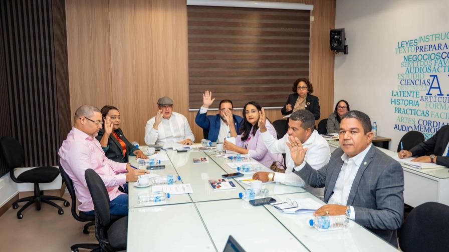Casi la mitad del proyecto que fusiona Hacienda y Economía está aprobado por comisión Casi la mitad del proyecto que fusiona Hacienda y Economía está aprobado por comisión