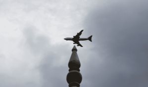 India cierra su espacio aéreo a aerolíneas paquistaníes en medio de crecientes tensiones