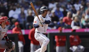 Marineros enrachados vencen 9-3 a Angelinos; Trout sale temprano por dolor de rodilla