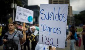 Trabajadores venezolanos protestan contra lo que consideran sueldos de hambre y miseria