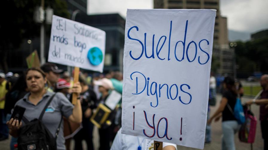Trabajadores venezolanos protestan contra lo que consideran sueldos de hambre y miseria Trabajadores venezolanos protestan contra lo que consideran sueldos de hambre y miseria