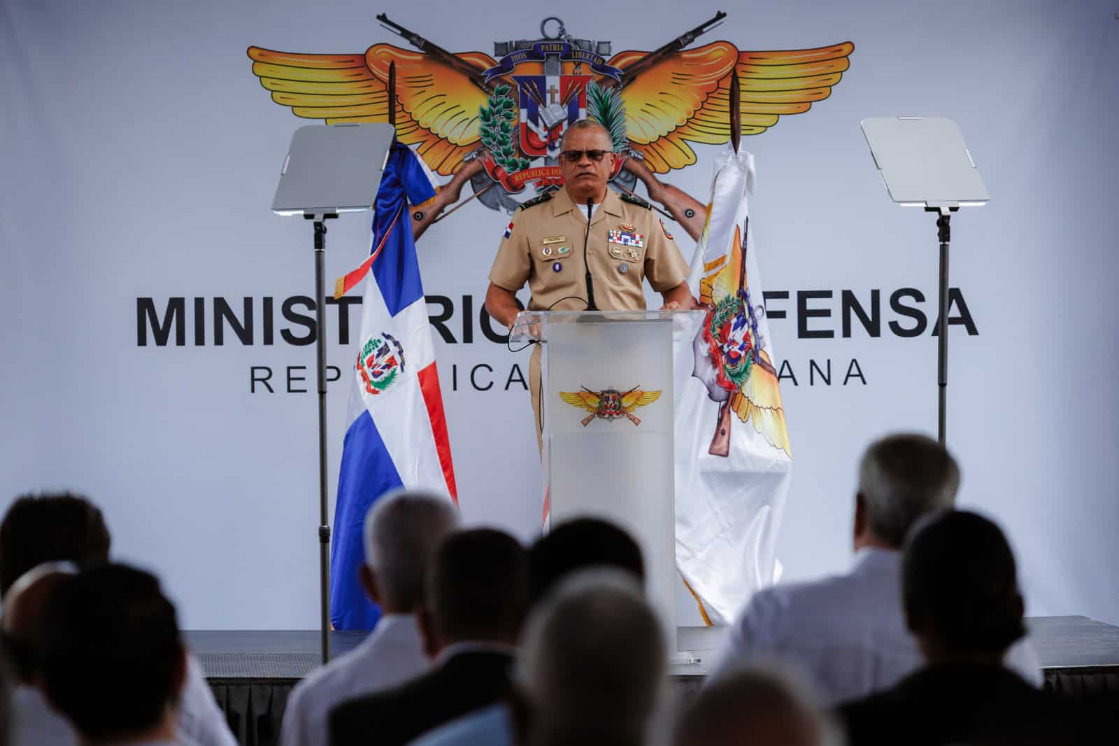 Ministro de Defensa, Carlos Antonio Fernández Onofre, en la inauguración de la primera fase de la planta de ensamblaje de ambulancias de San Cristóbal.
