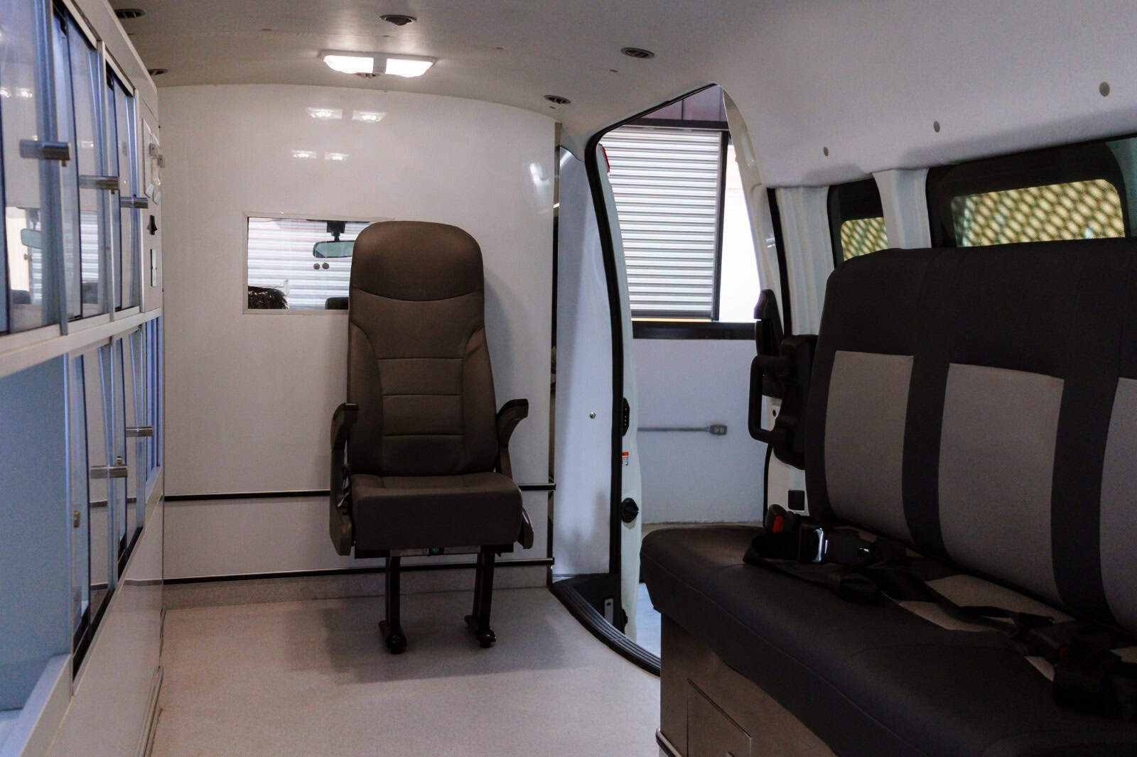 Interior de la ambulancia de la planta de ensamblaje inaugurada en San Cristóbal este jueves 1 de mayo de 2025.