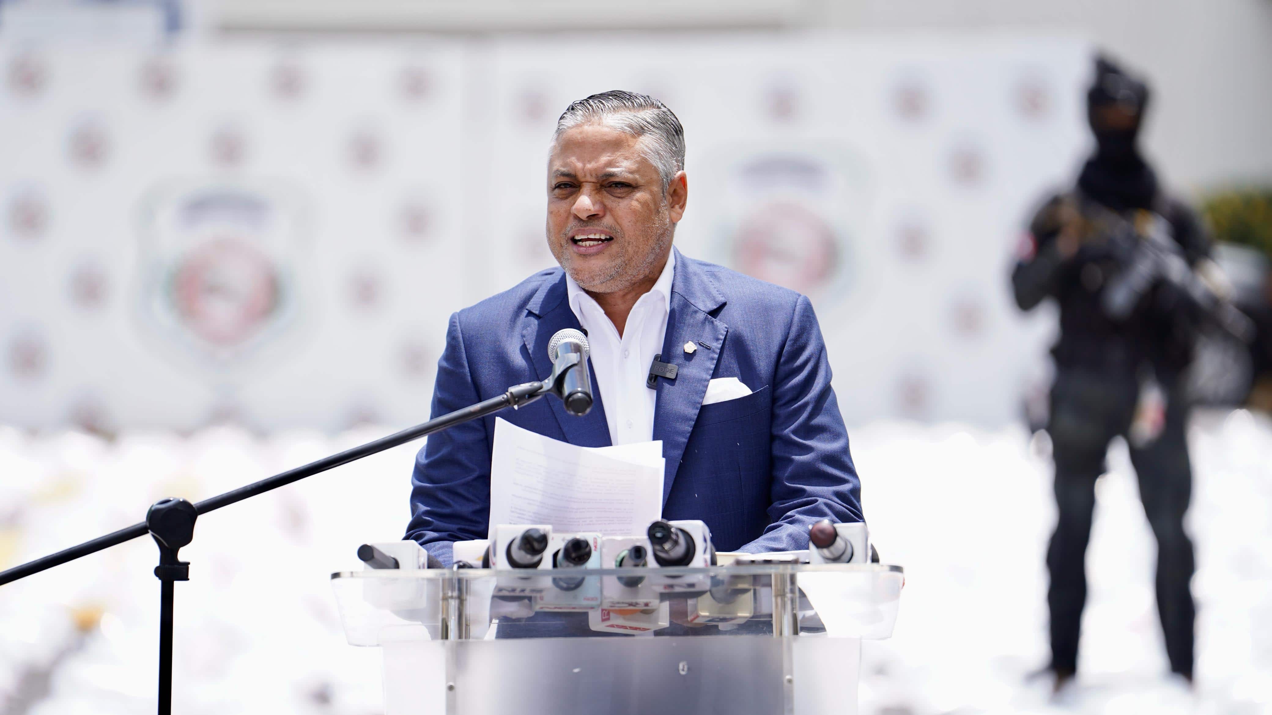 Carlos Devers, vocero de la Dirección General de Control de Drogas (DNCD), durante la rueda de prensa sobre la marihuana incautada procedente de Guatemala.