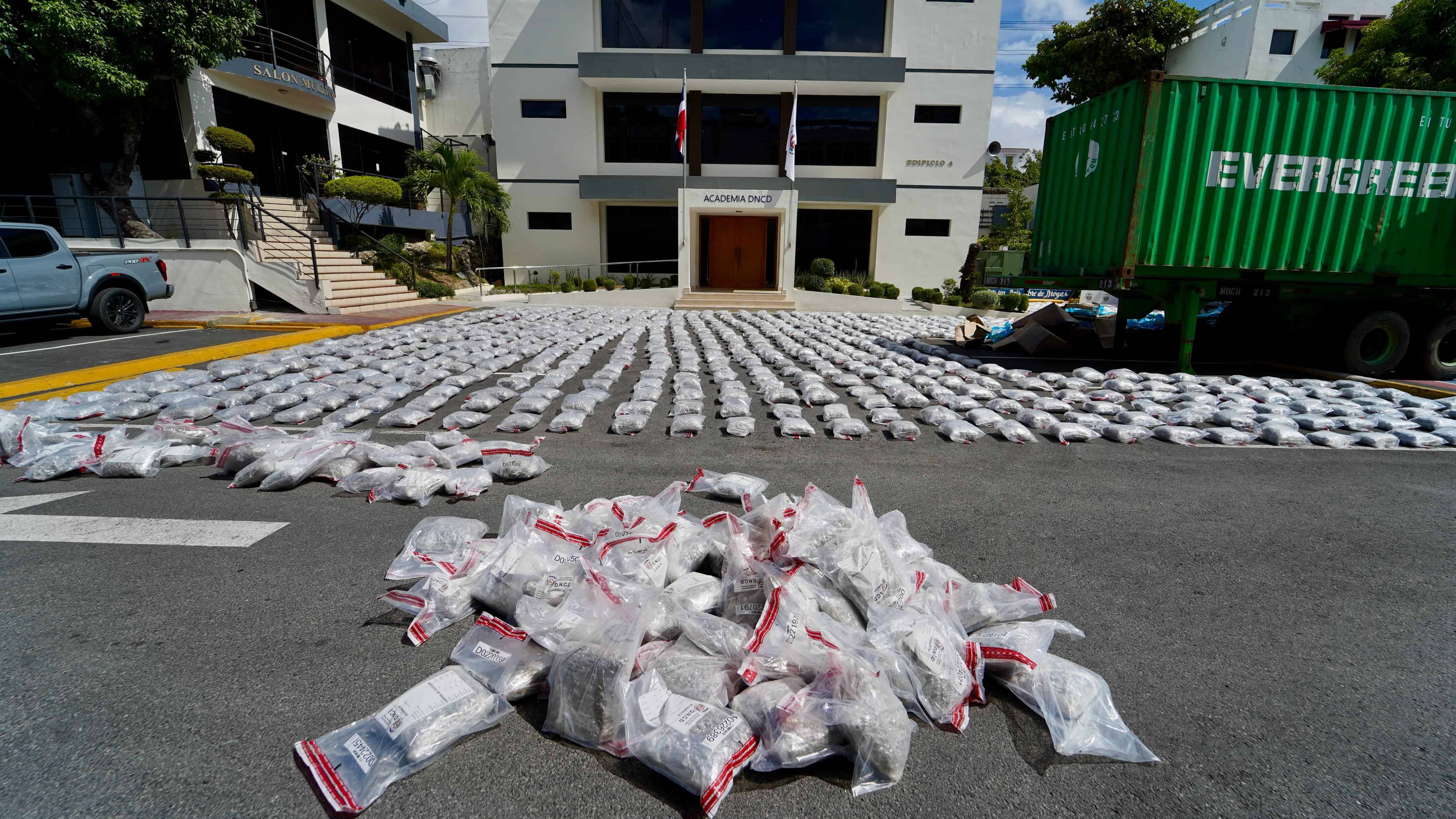Cargamento de marihuana incautado por la DNCD en el Puerto de Haina Oriental.