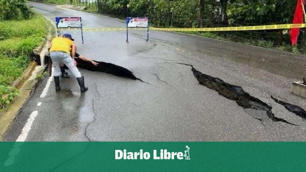 Las lluvias dañan tramos viales y puentes en el Cibao