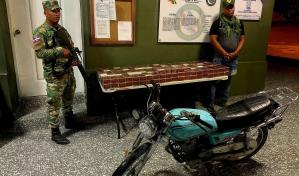 Autoridades decomisan 13 mil cigarrillos ilegales en Jimaní; el responsable del cargamento huyó