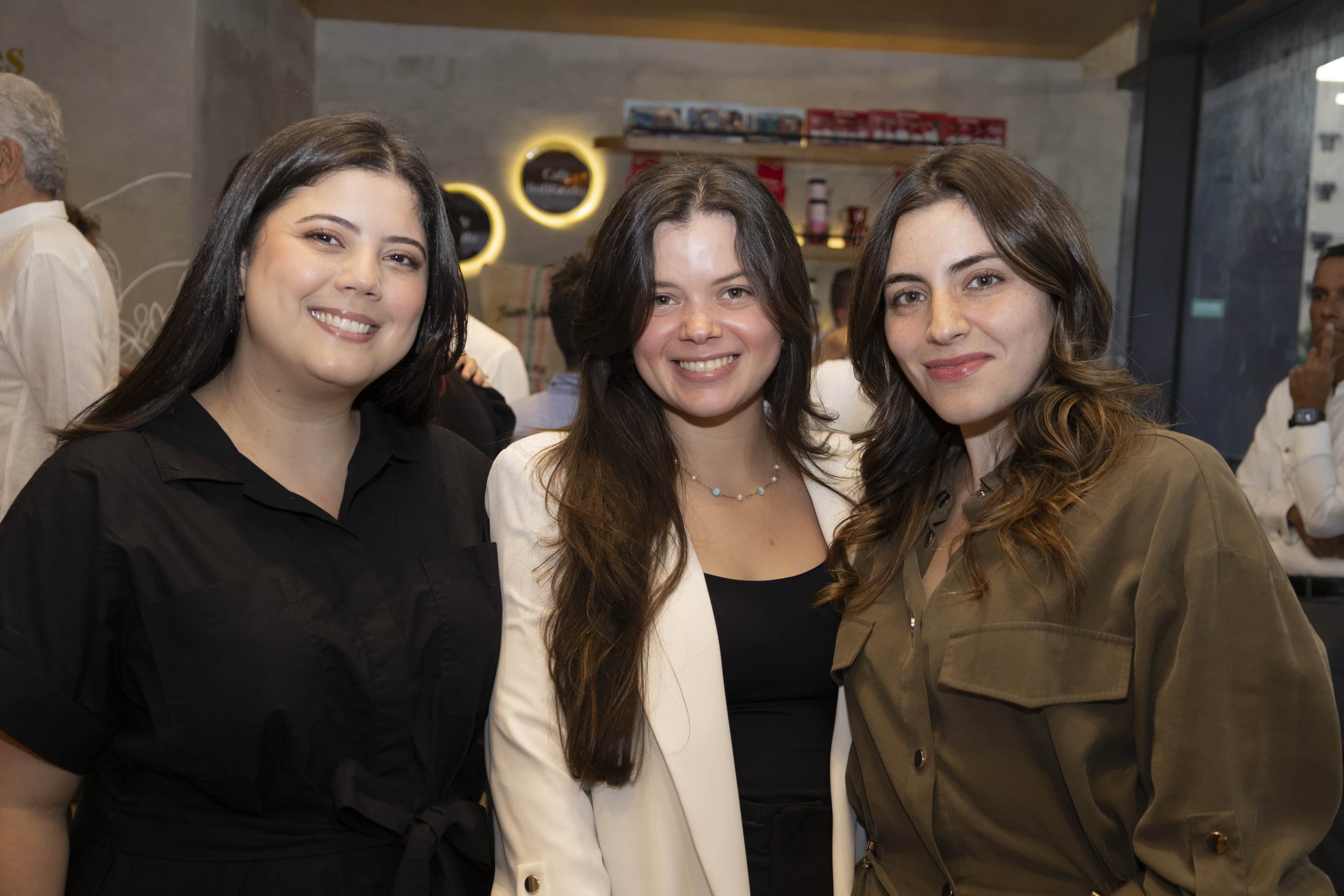 Beatrice Arbaje, Alejandra Fernández y Katia Khoury.