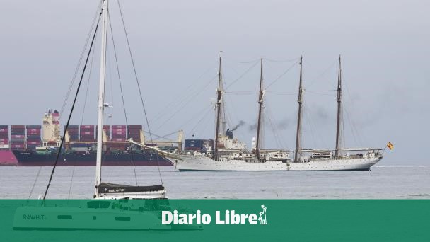 El buque Juan Sebastián Elcano llega a Panamá con la princesa Leonor
