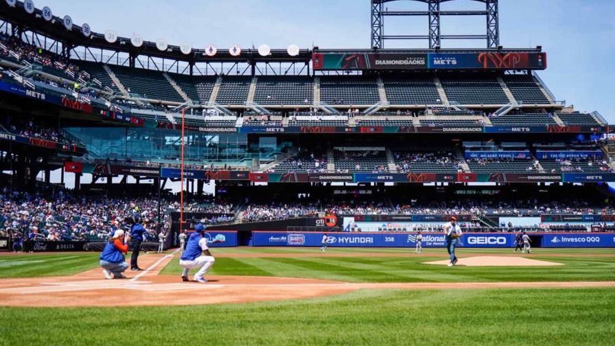 El Defensor del Pueblo lanzó la primera bola en el Citi Field El Defensor del Pueblo lanzó la primera bola en el Citi Field