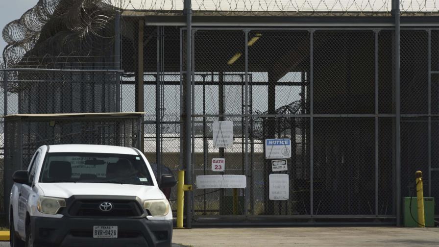 Juez prohíbe deportar a venezolanos desde el sur de Texas bajo ley de guerra del siglo XVIII Juez prohíbe deportar a venezolanos desde el sur de Texas bajo ley de guerra del siglo XVIII