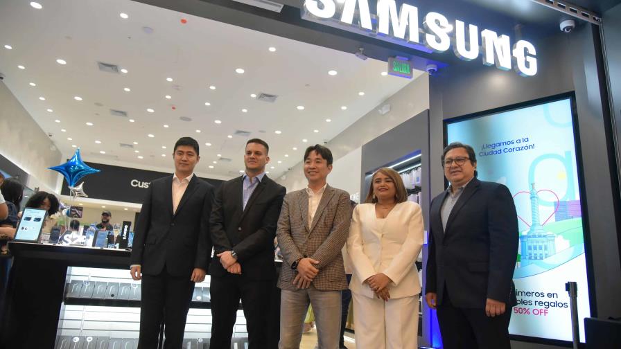 Samsung inaugura su primera tienda multiexperiencia en la ciudad de Santiago Samsung inaugura su primera tienda multiexperiencia en la ciudad de Santiago