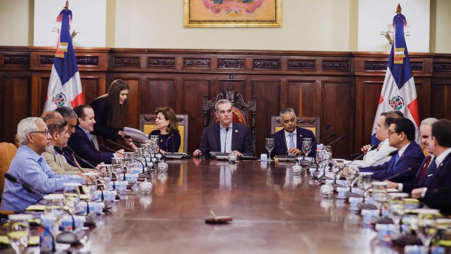 Contradicciones y errores minan la credibilidad del Gobierno Contradicciones y errores minan la credibilidad del Gobierno