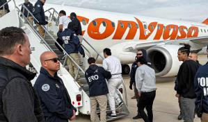 Retornan a Venezuela 174 migrantes en un avión estadounidense deportados desde Texas