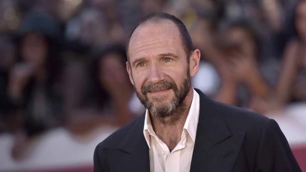 Ralph Fiennes, actor de Cónclave: Tengo curiosidad por saber a quién elegirán como papa